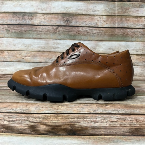 Oakley Brown Leather Tuxedo Golf Shoes 